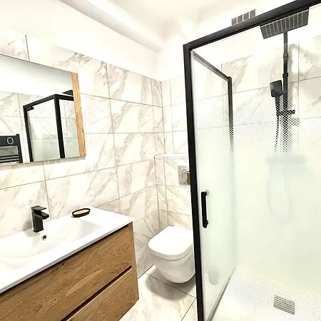2 Pieces Proche Centre-ville & Plage, Climatise, Parking Inclus - Fr-1-61-645 Apartamento *